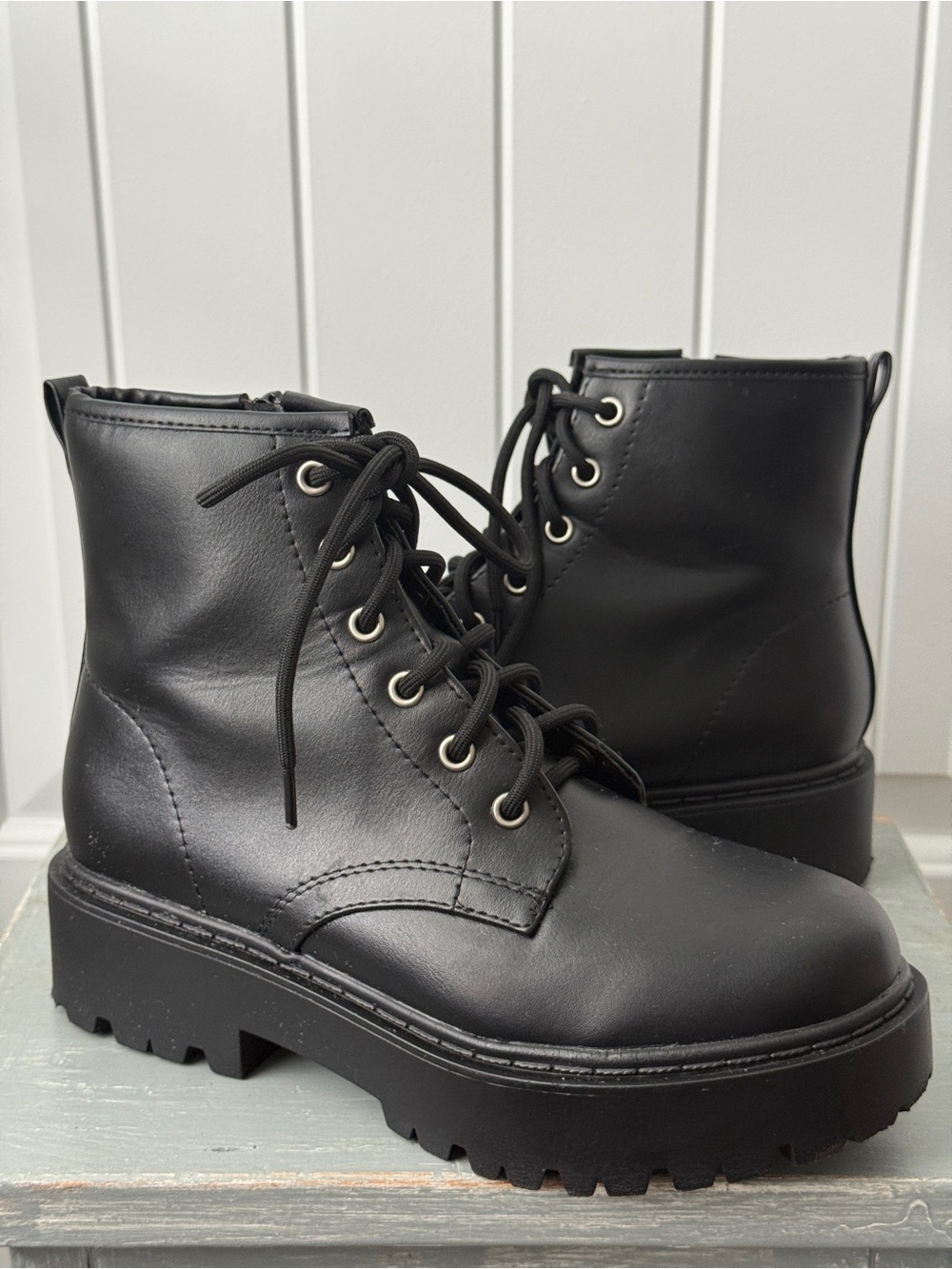 UNR8ED Black Lace-up with Lug Sole Black Combat Boots Felicia Youth Size 5M